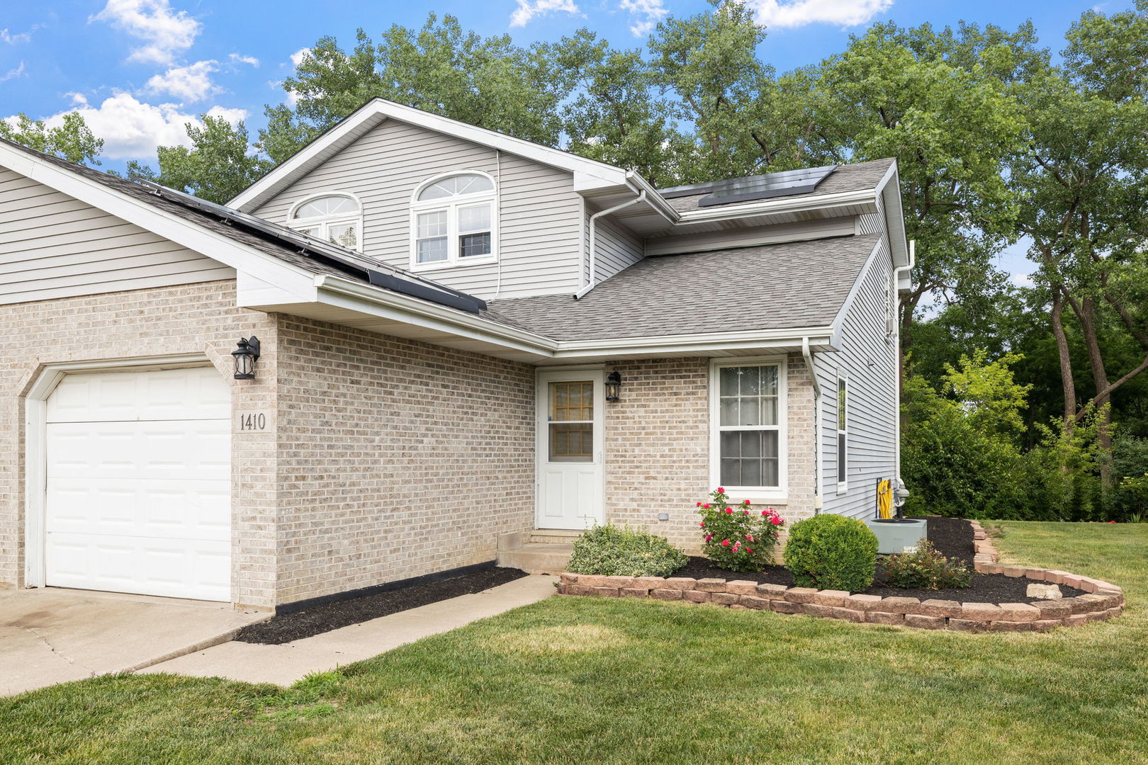 1410 Strawberry Hill Drive, Lockport, IL 60441