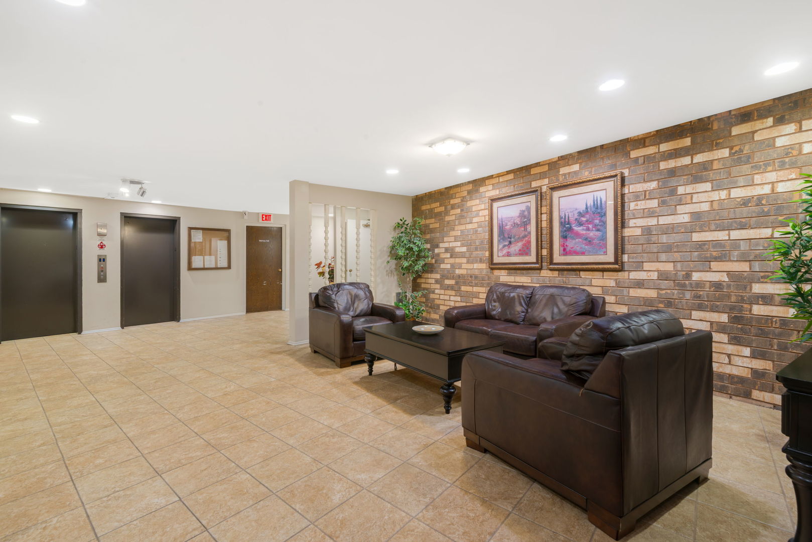 3350 N Carriageway Drive #208, Arlington Heights, IL 60004
