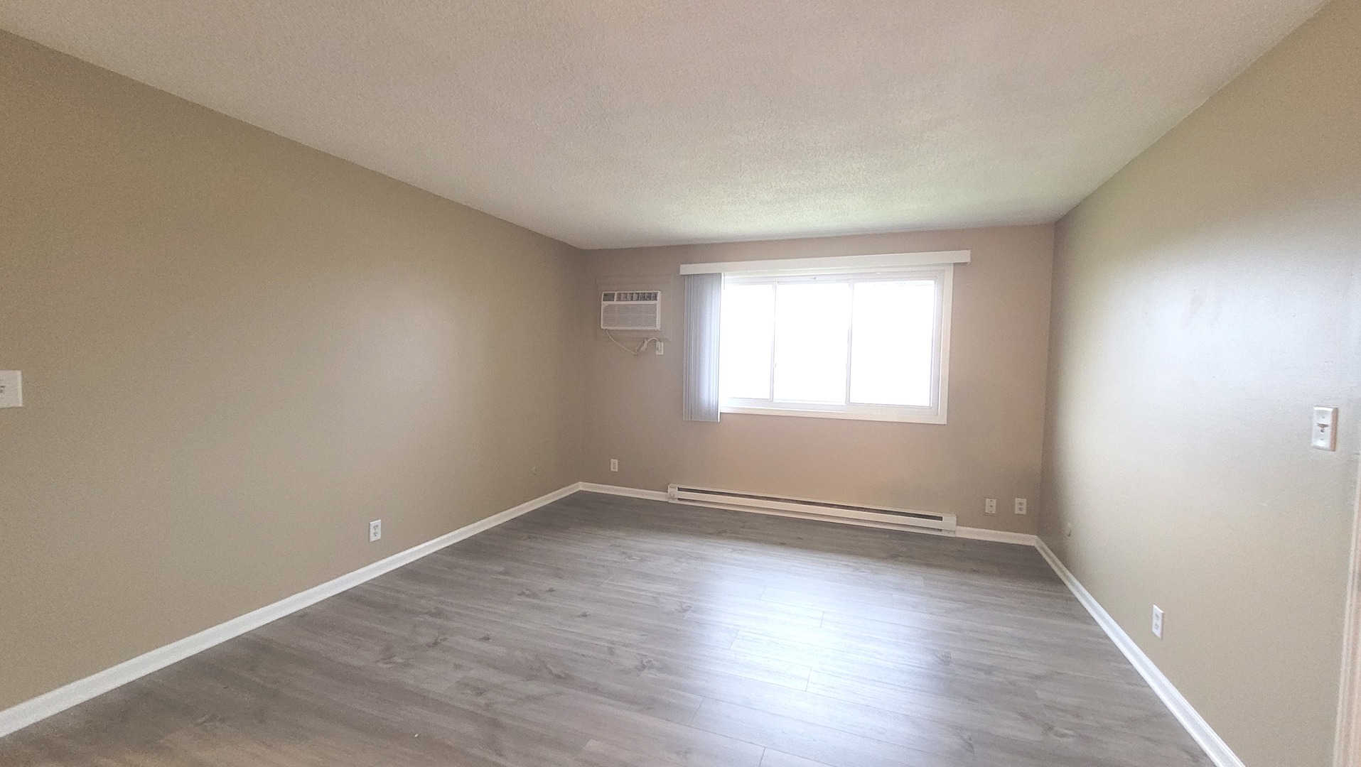605 Pasadena Avenue #3, Crest Hill, IL 60403