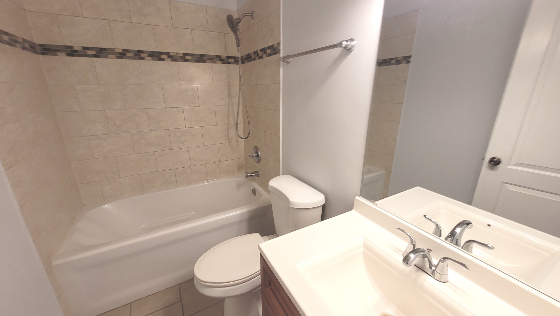 605 Pasadena Avenue #3, Crest Hill, IL 60403