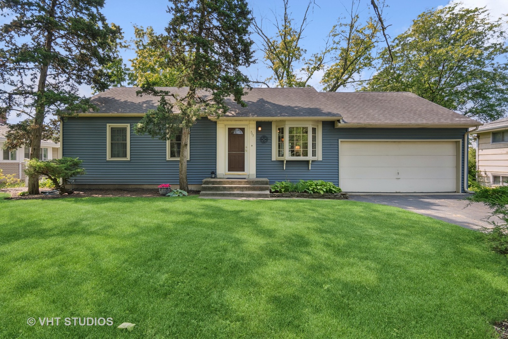 735 Rolling Drive, Lisle, IL 60532