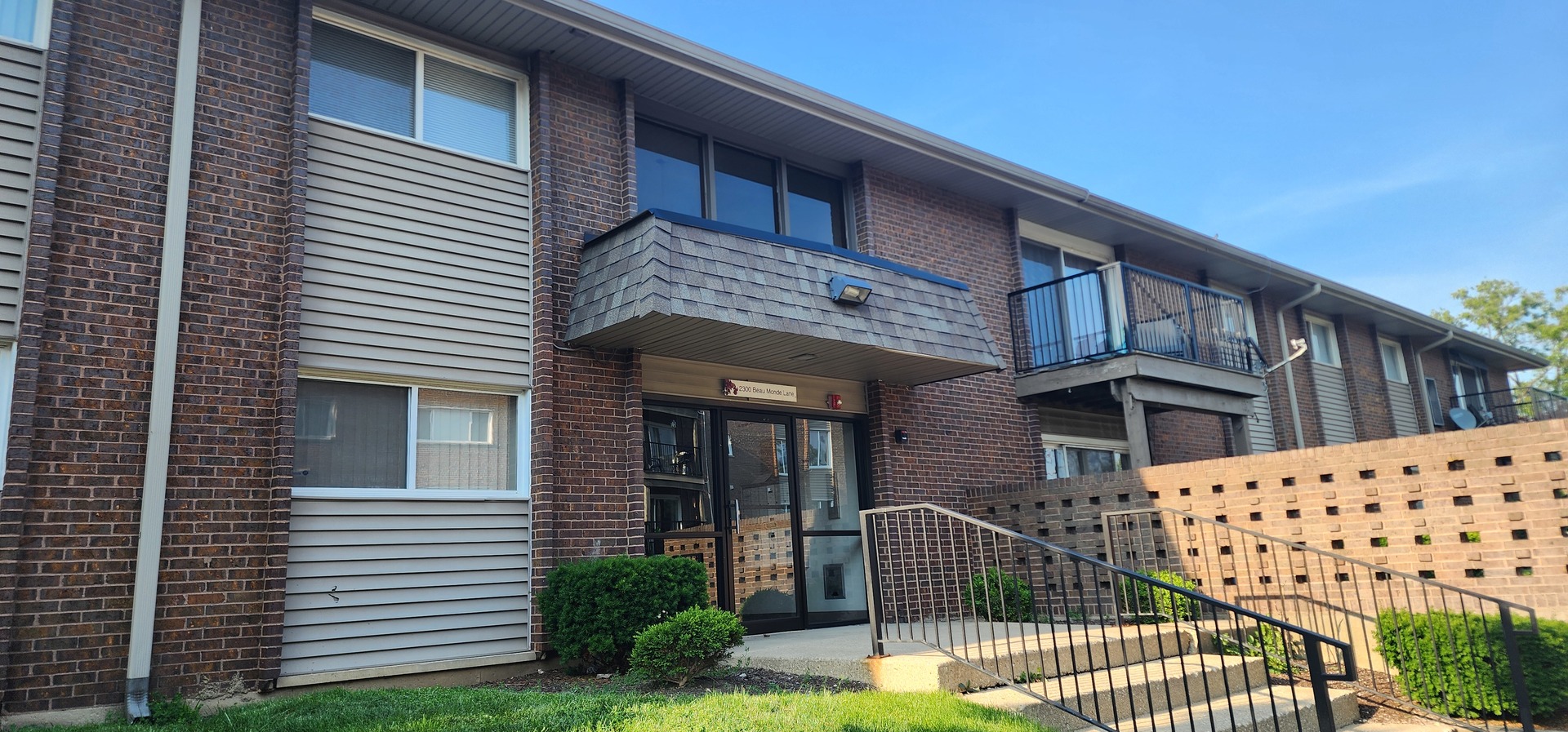 2300 Beau Monde Lane #103, Lisle, IL 60532