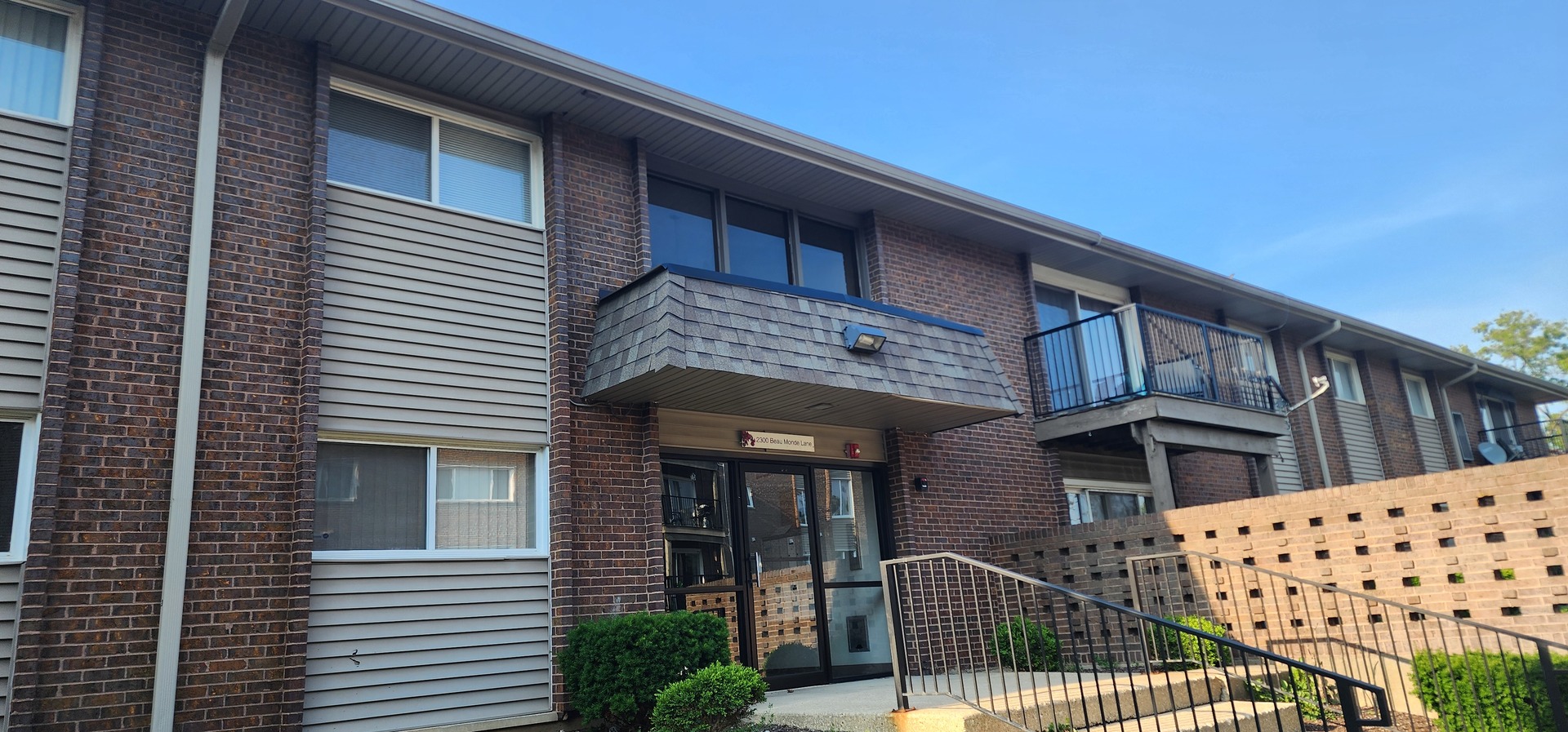 2300 Beau Monde Lane #103, Lisle, IL 60532