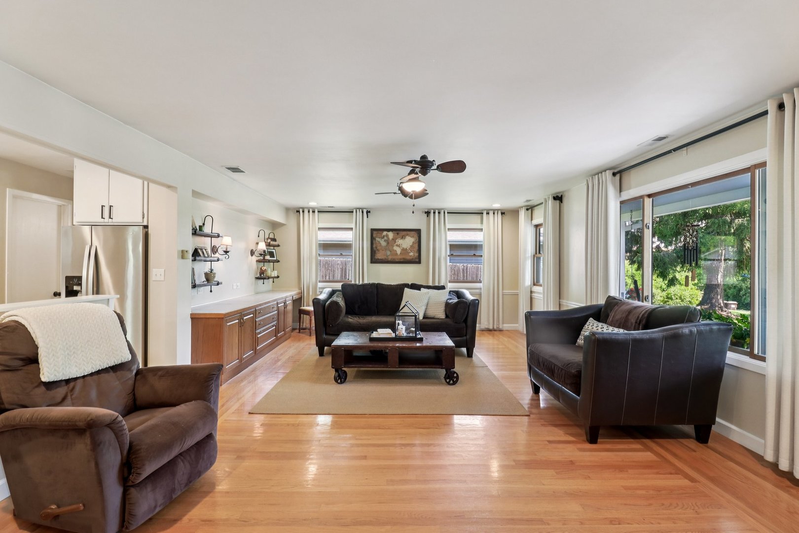 423 Woodland Avenue, Wauconda, IL 60084