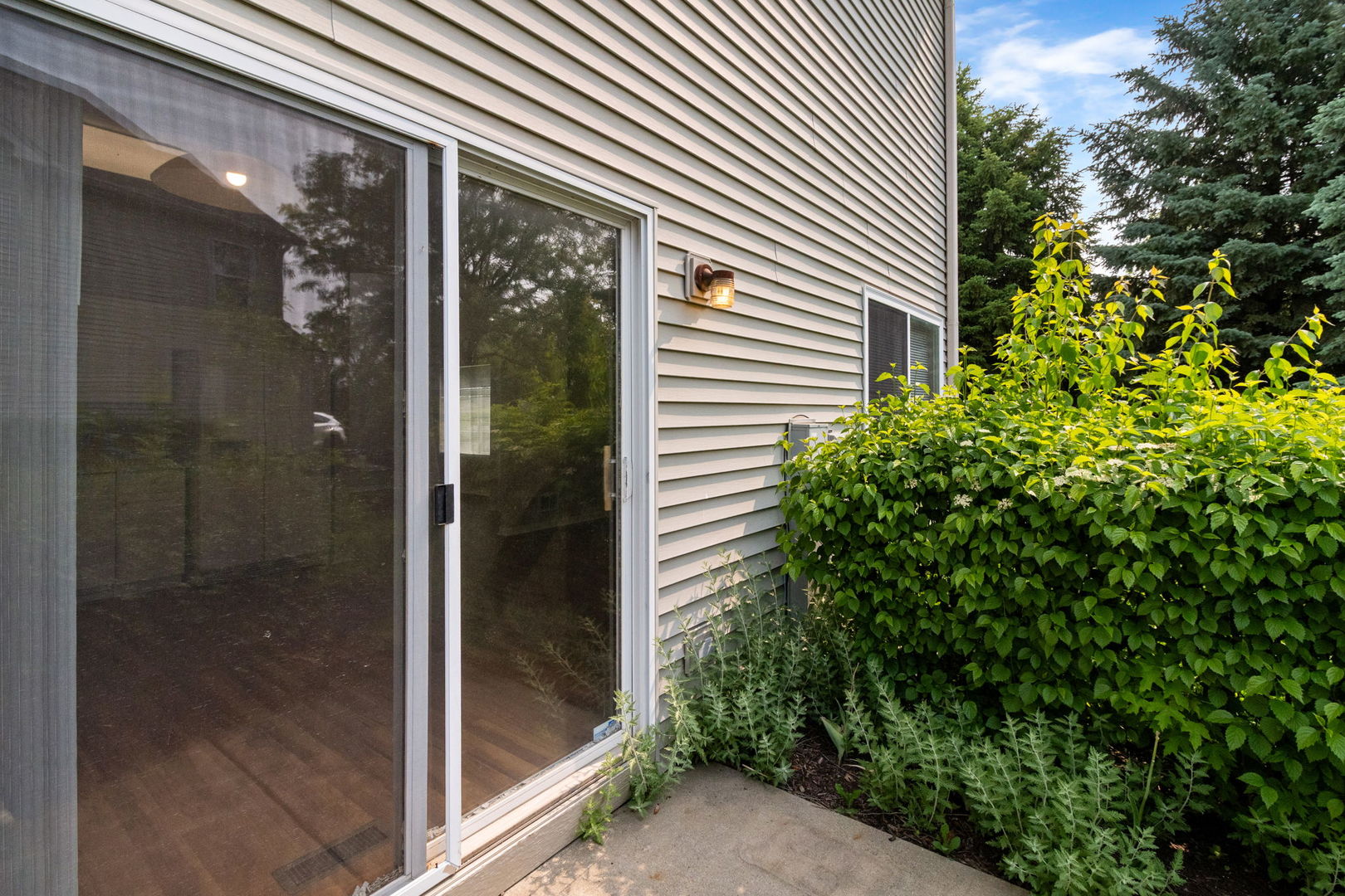 390 Jamestown Court, Aurora, IL 60502