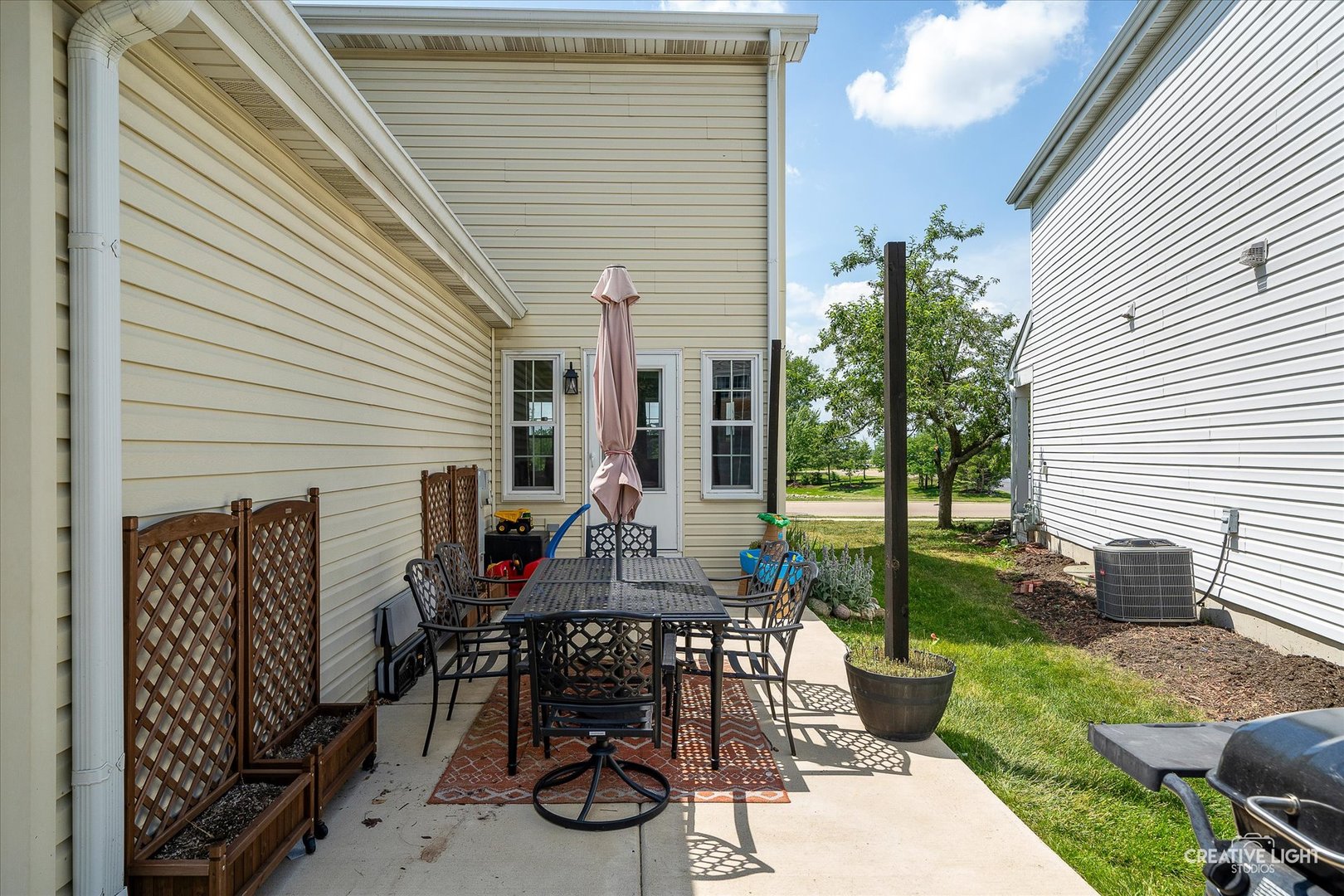 28 Waterbury Circle, Oswego, IL 60543