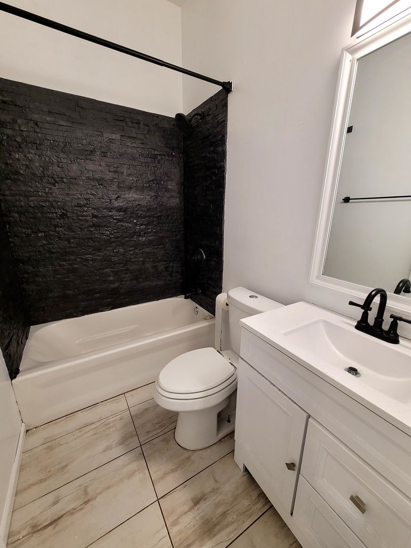 331 E Kensington Avenue #1, Chicago, IL 60628