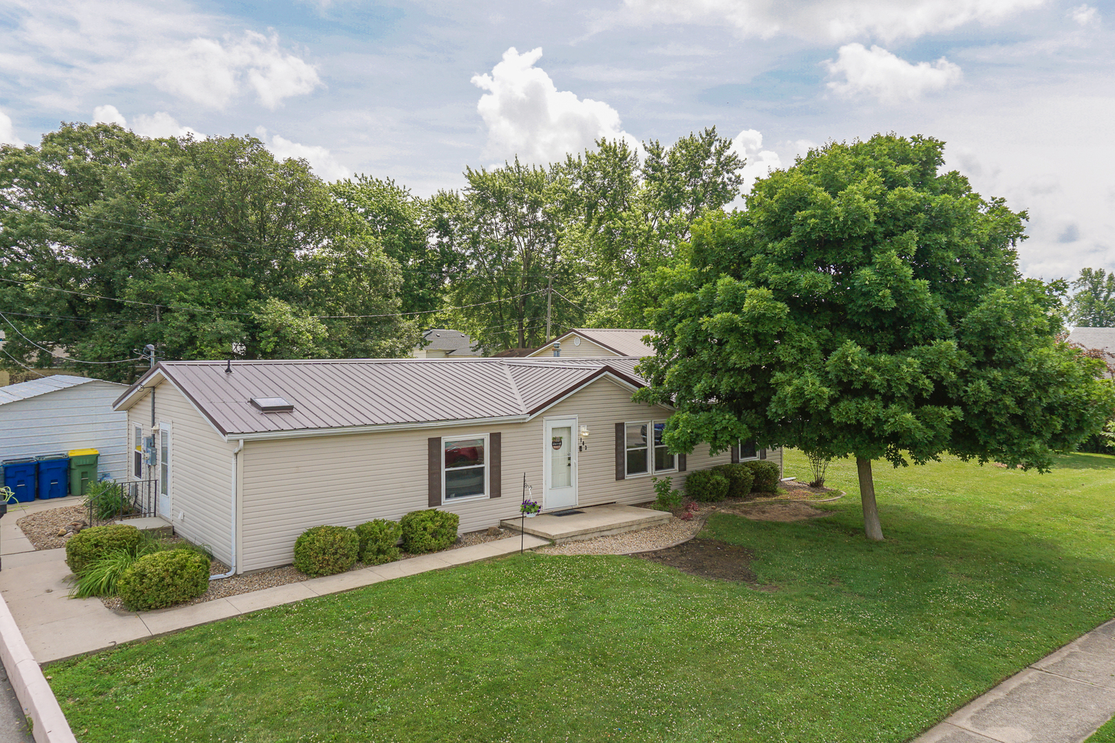 103 S Benson Street, Lexington, IL 61753