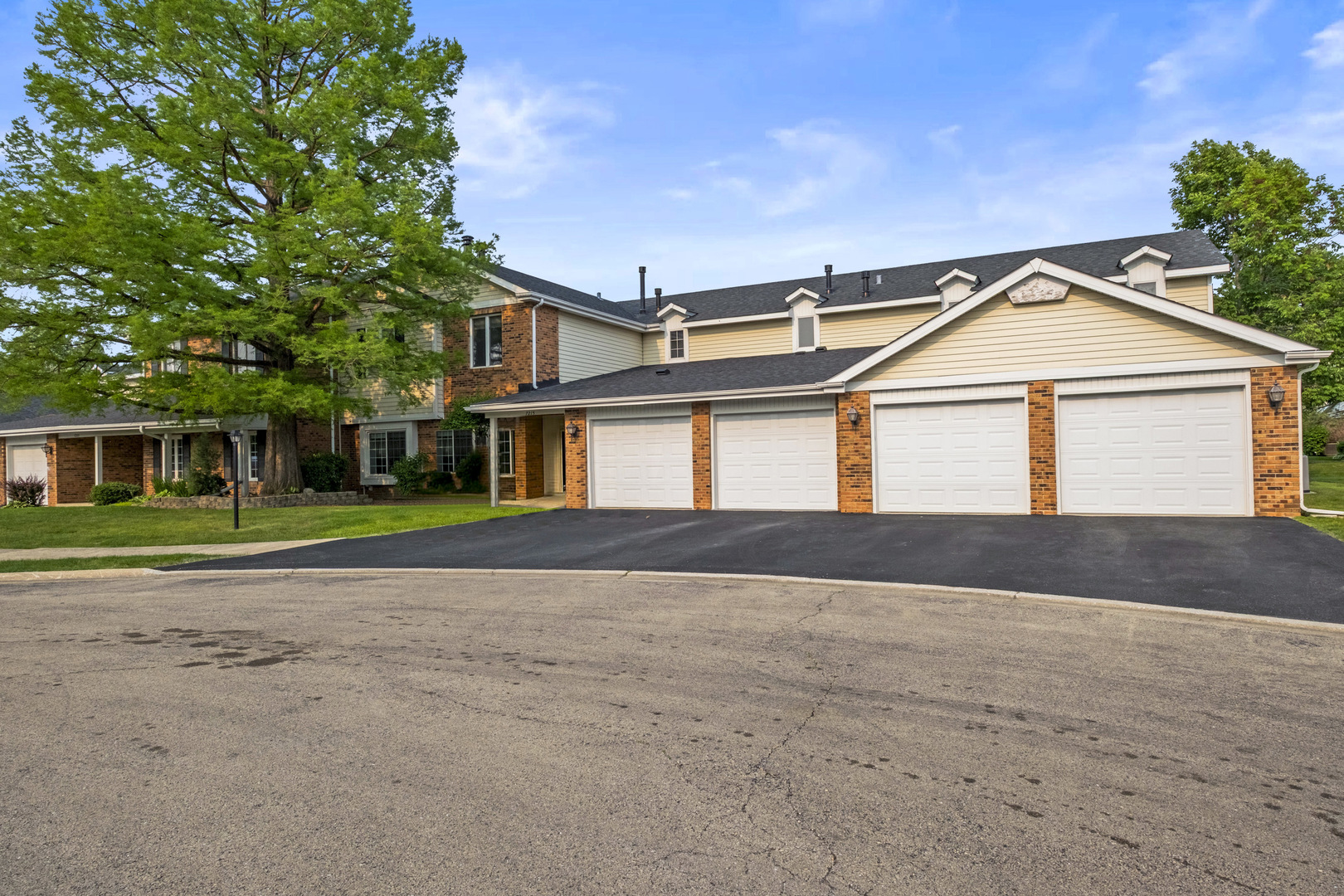 7215 Birchwood Court #19B, Willowbrook, IL 60527