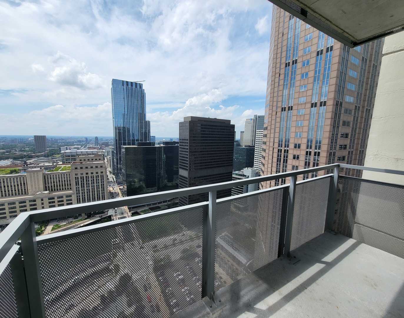 235 W Van Buren Street #3614, Chicago, IL 60607