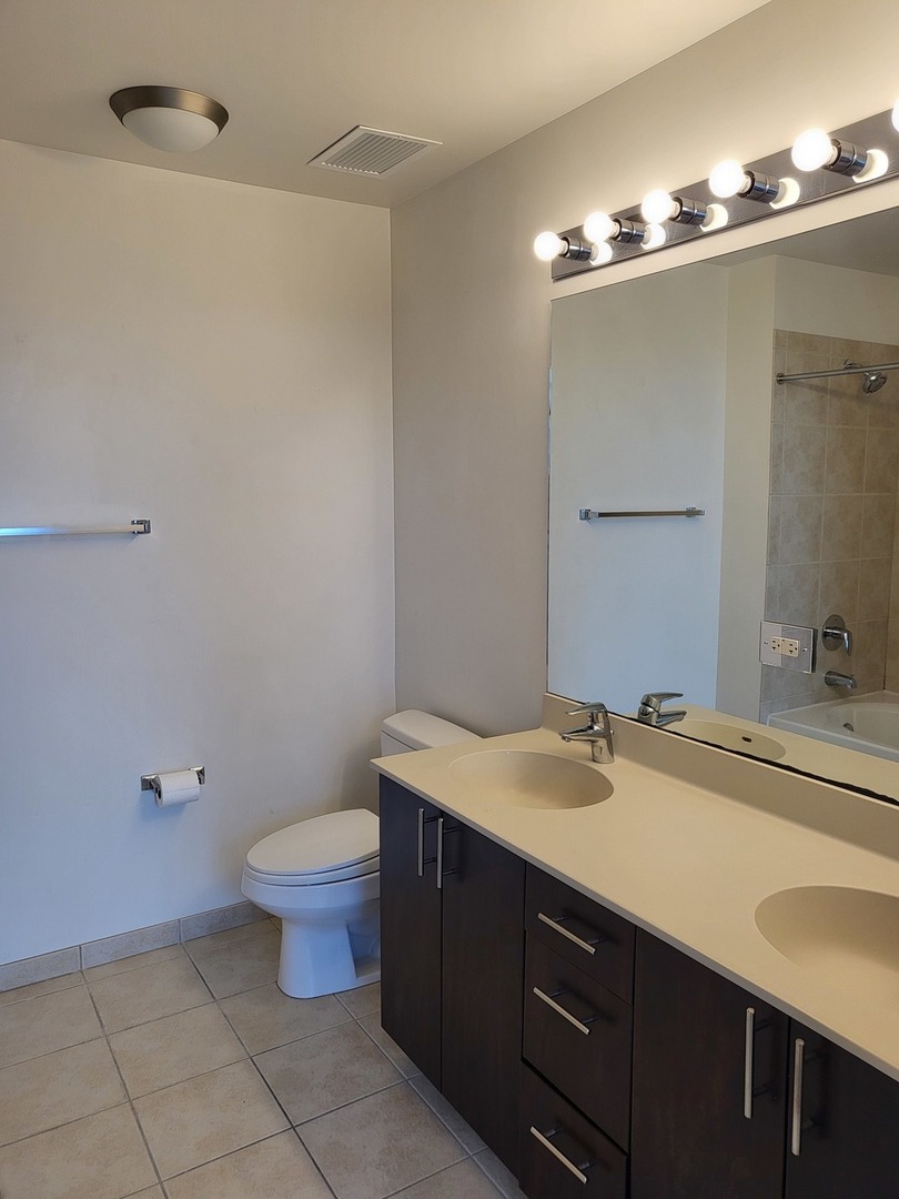 235 W Van Buren Street #3614, Chicago, IL 60607