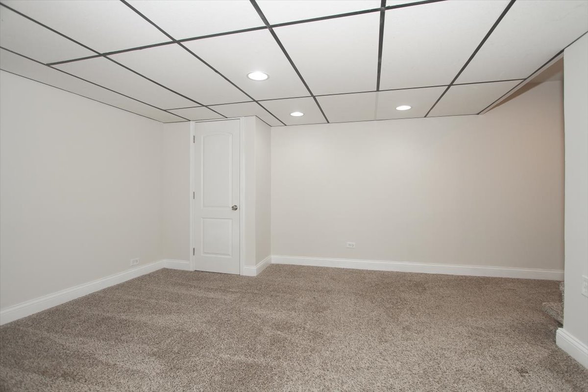 1711 White Street, Des Plaines, IL 60018