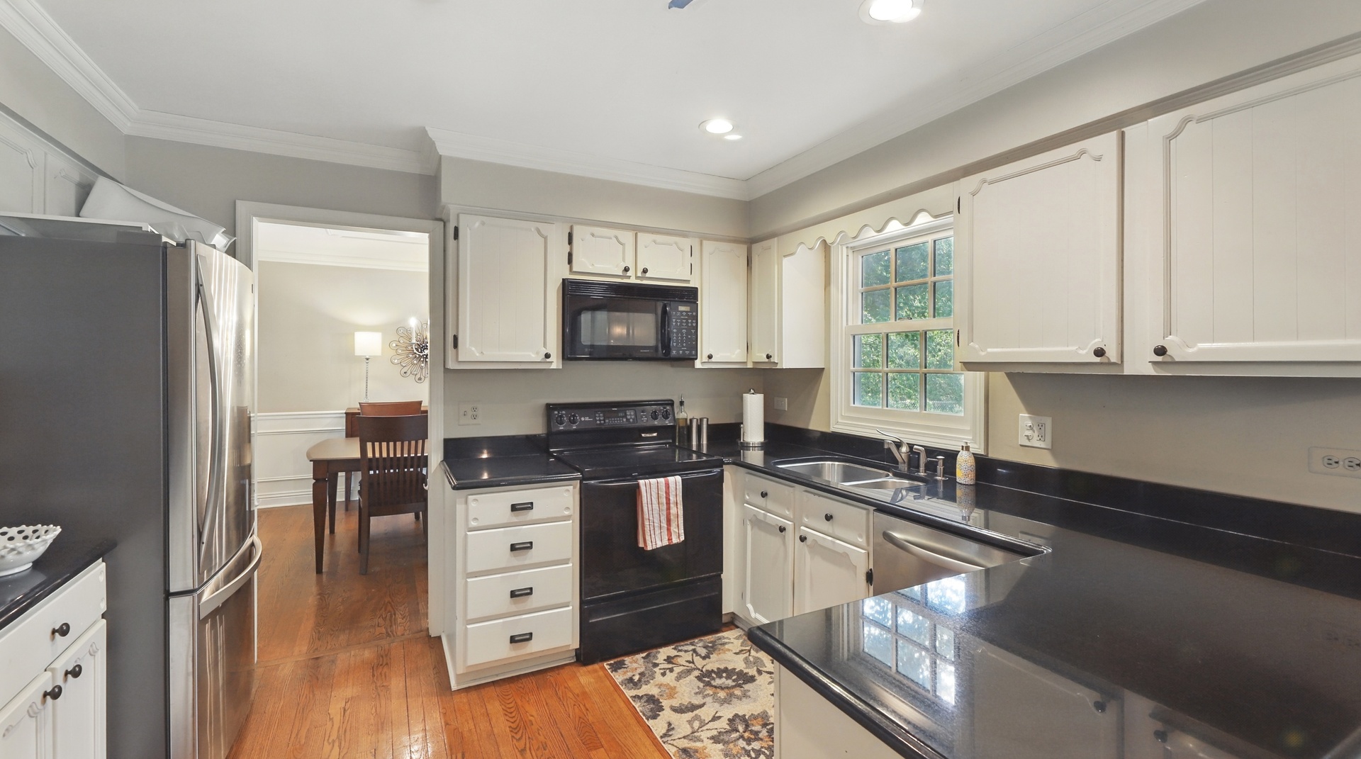 533 Warwick Drive, Naperville, IL 60565