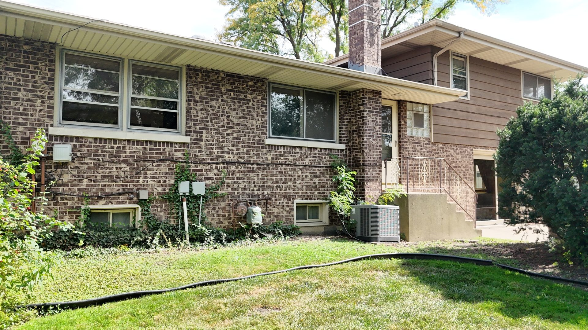 494 E Atwood Court, Elmhurst, IL 60126