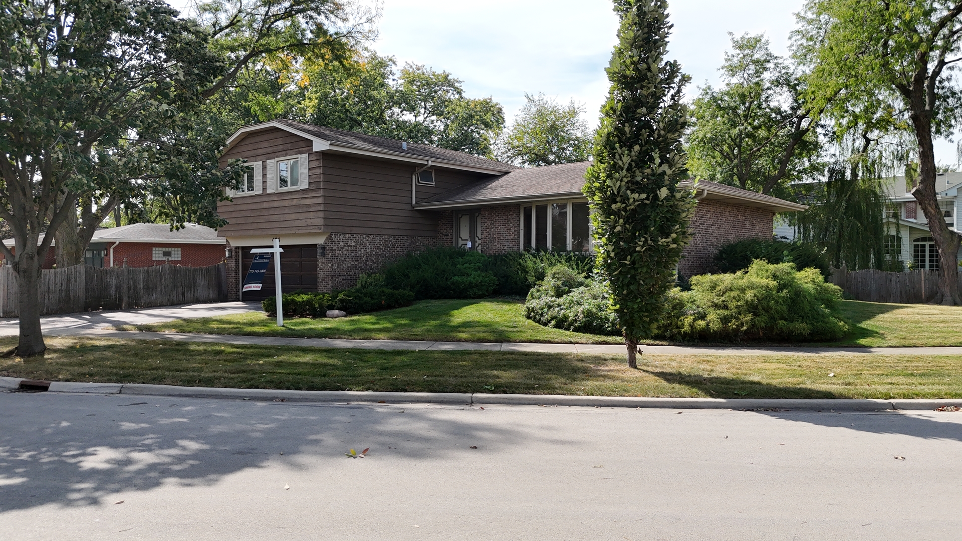 494 E Atwood Court, Elmhurst, IL 60126