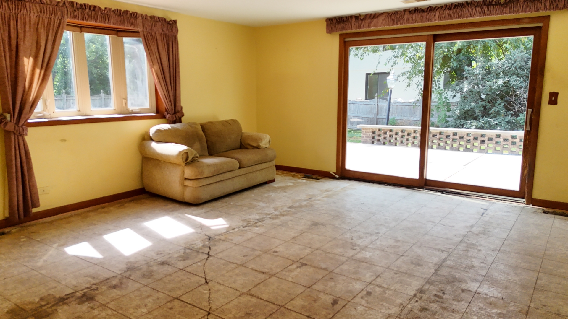 494 E Atwood Court, Elmhurst, IL 60126