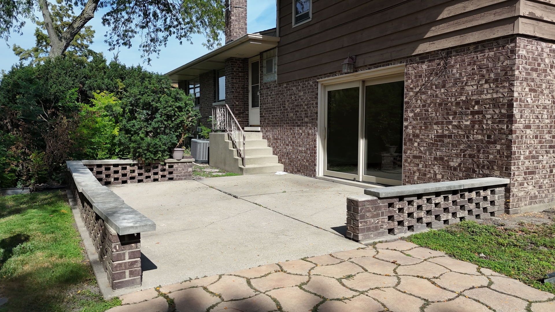 494 E Atwood Court, Elmhurst, IL 60126