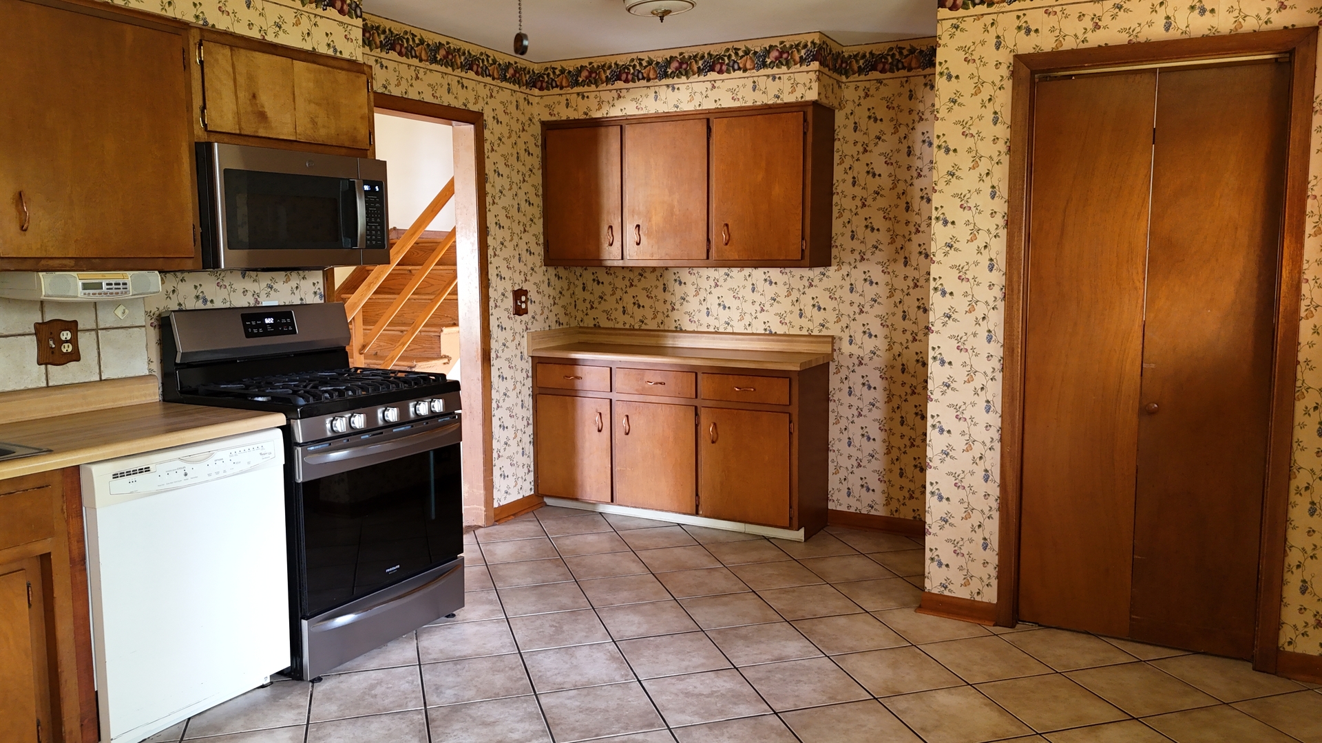 494 E Atwood Court, Elmhurst, IL 60126
