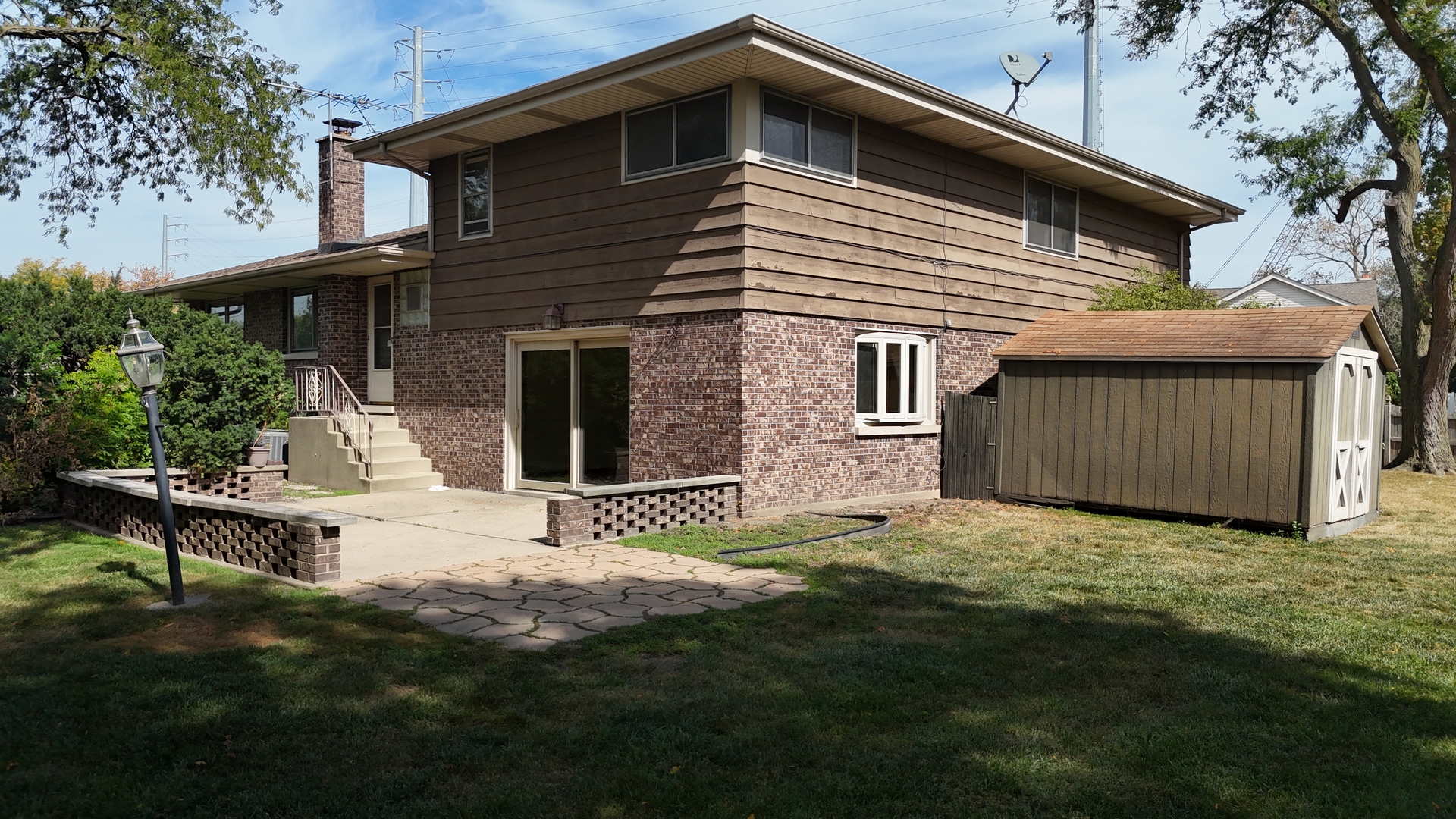 494 E Atwood Court, Elmhurst, IL 60126