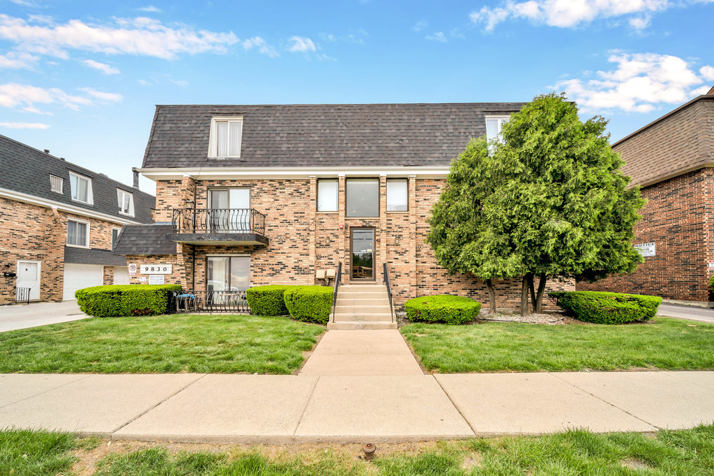 9830 Sayre Avenue #7, Chicago Ridge, IL 60415