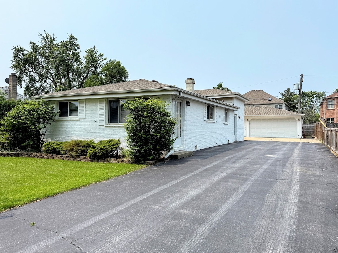 572 N Emroy Avenue, Elmhurst, IL 60126