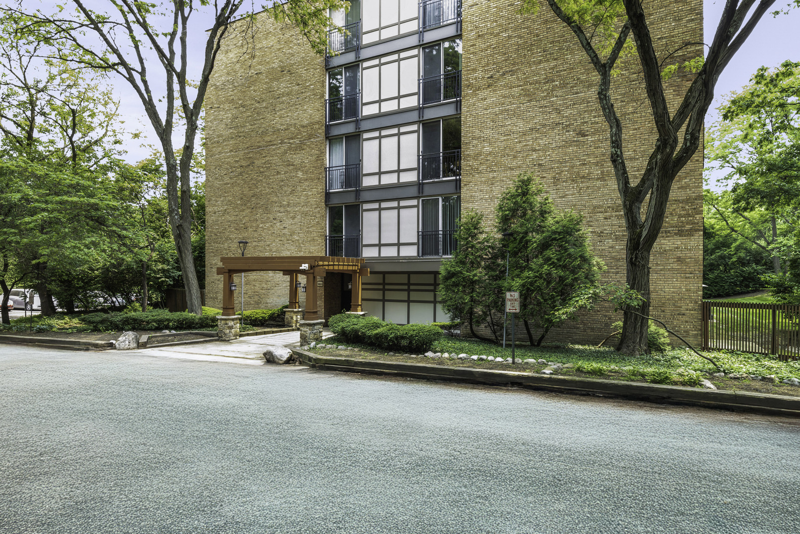 5800 Oakwood Drive #1A, Lisle, IL 60532