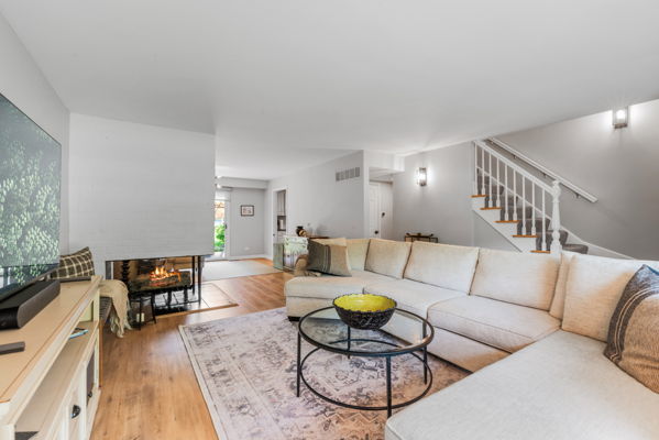 19W006 Avenue Normandy Street, Oak Brook, IL 60523
