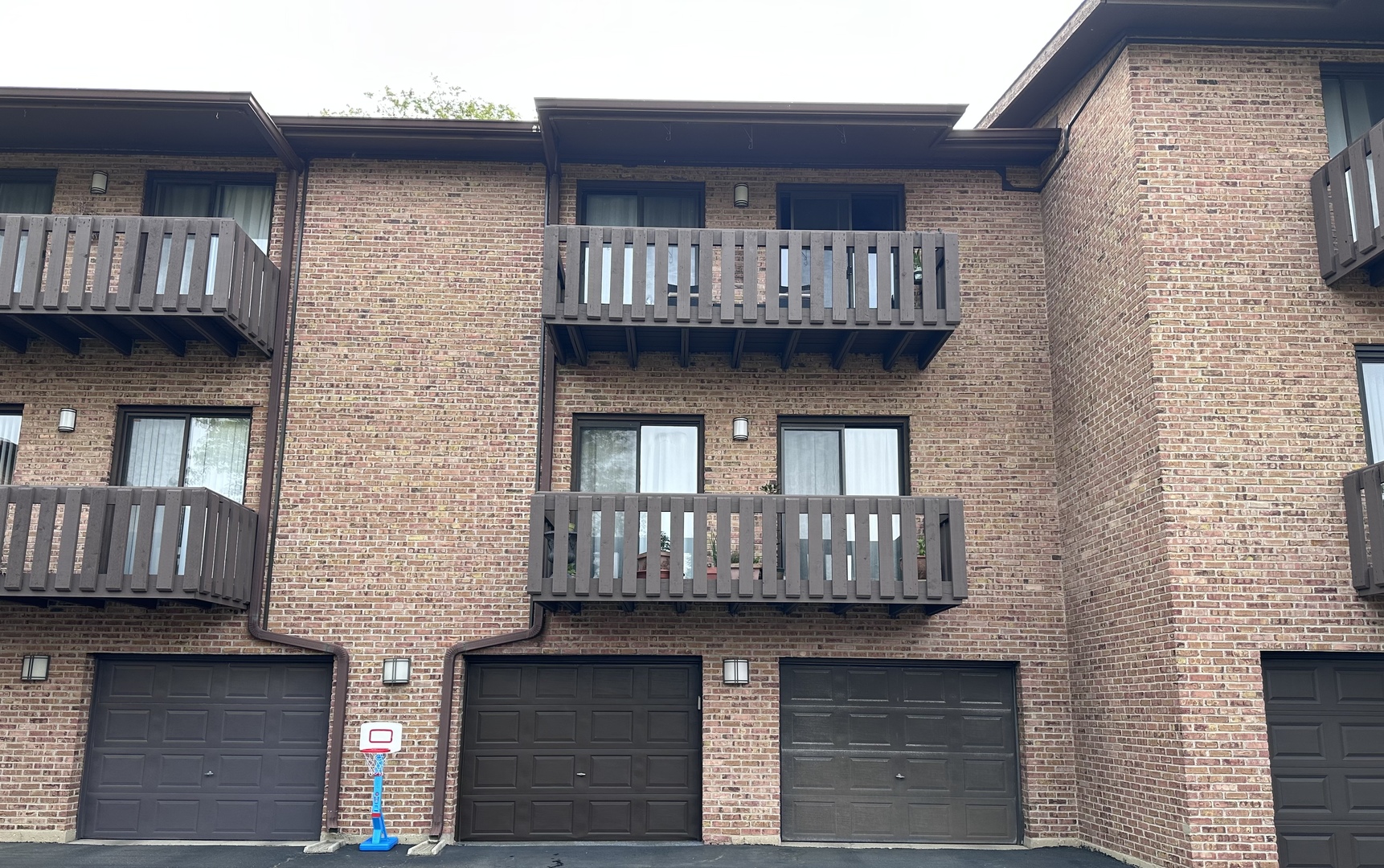 320 Sheridan Drive #2C, Willowbrook, IL 60527