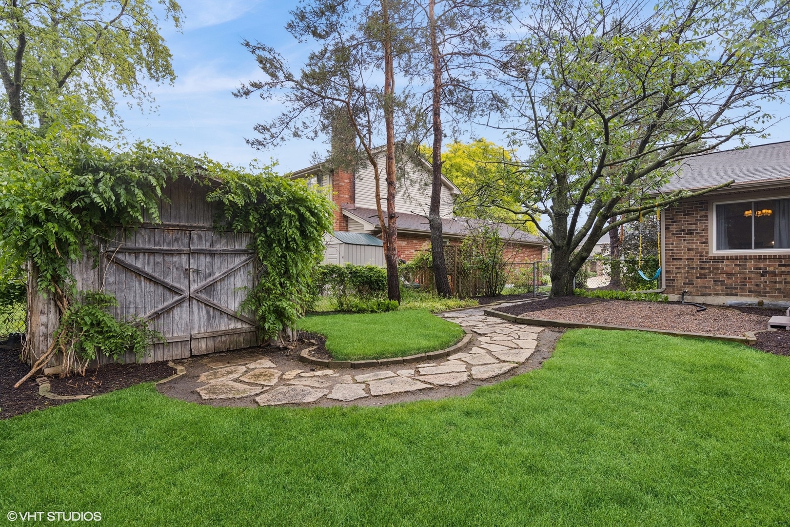 647 Farnham Lane, Wheaton, IL 60189
