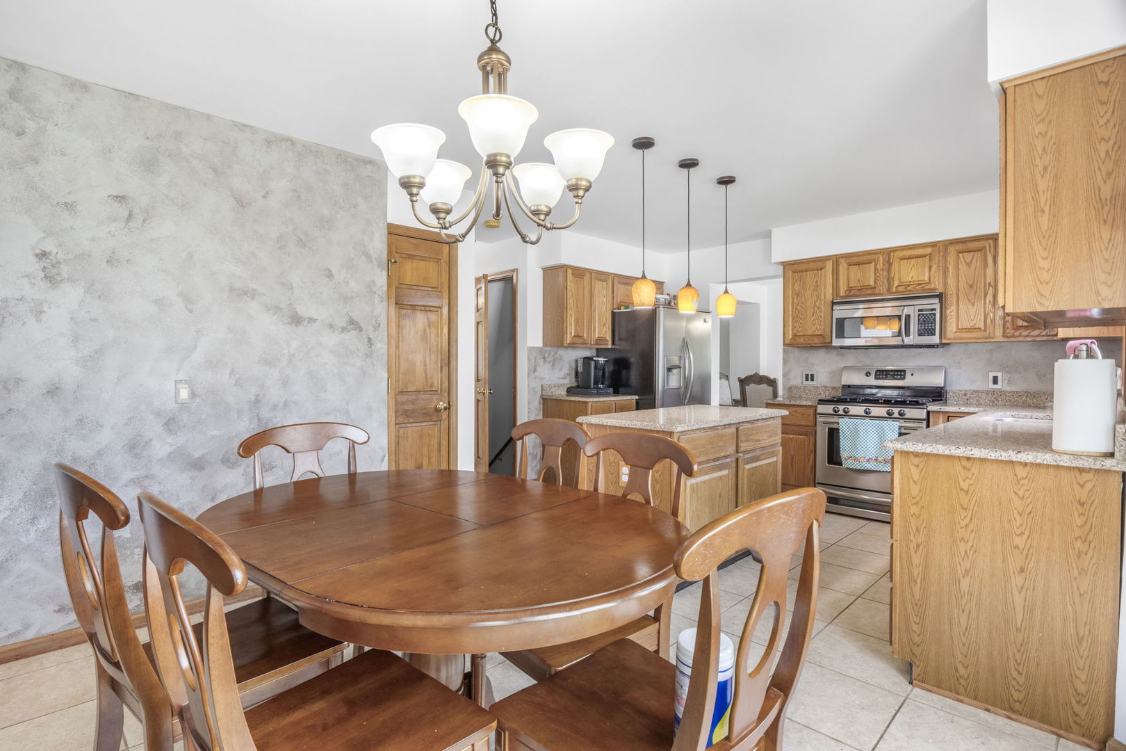 5207 Sunmeadow Drive, Plainfield, IL 60586