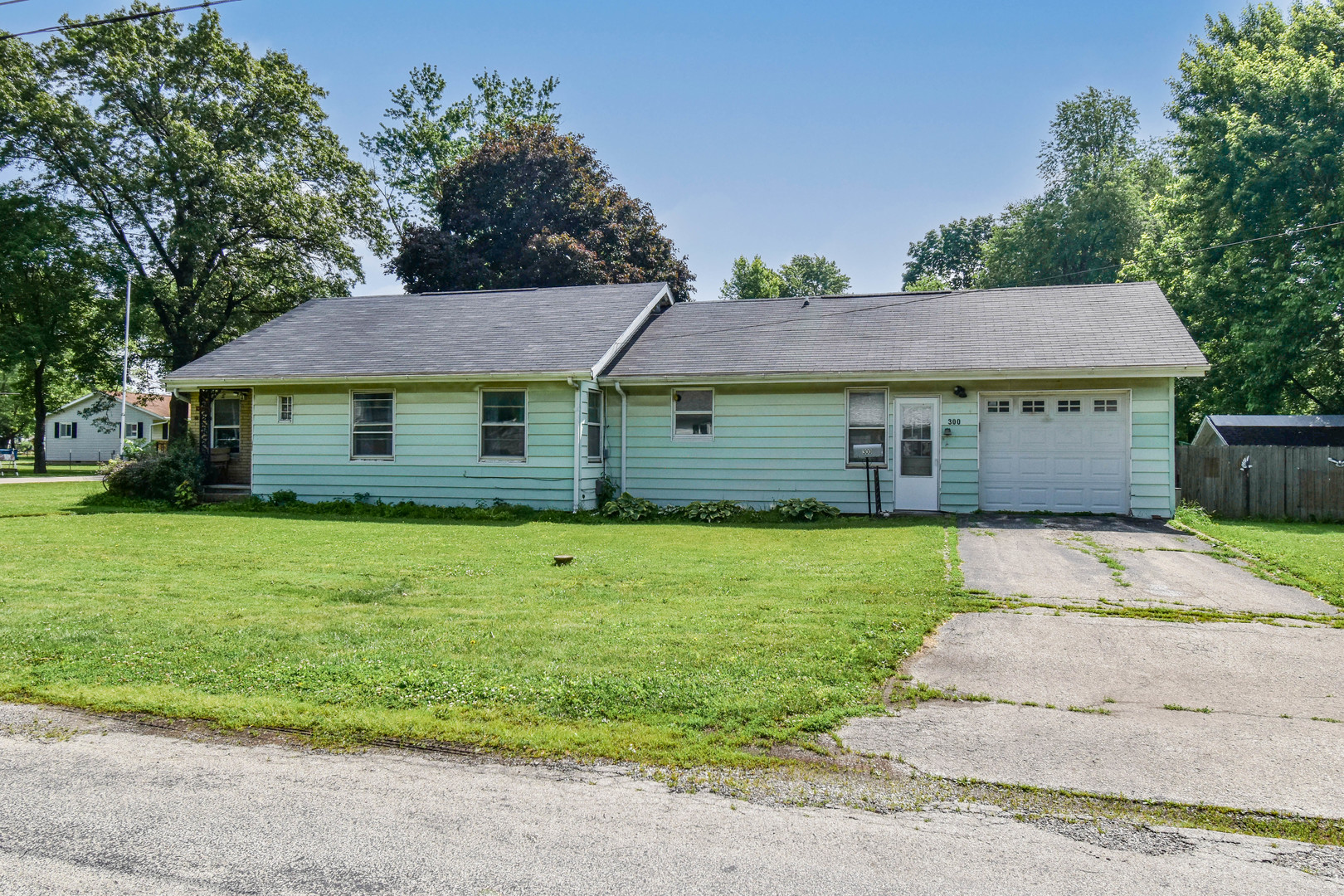 300 S Bentley Street, Pontiac, IL 61764