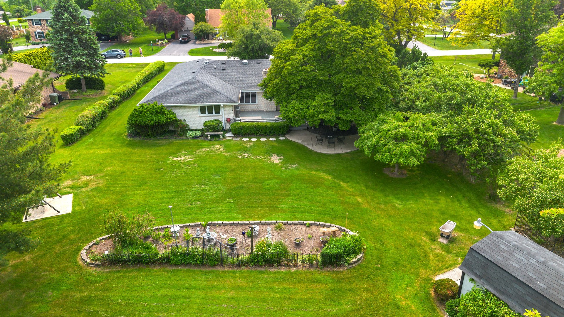 24827 S Chestnut Lane, Crete, IL 60417