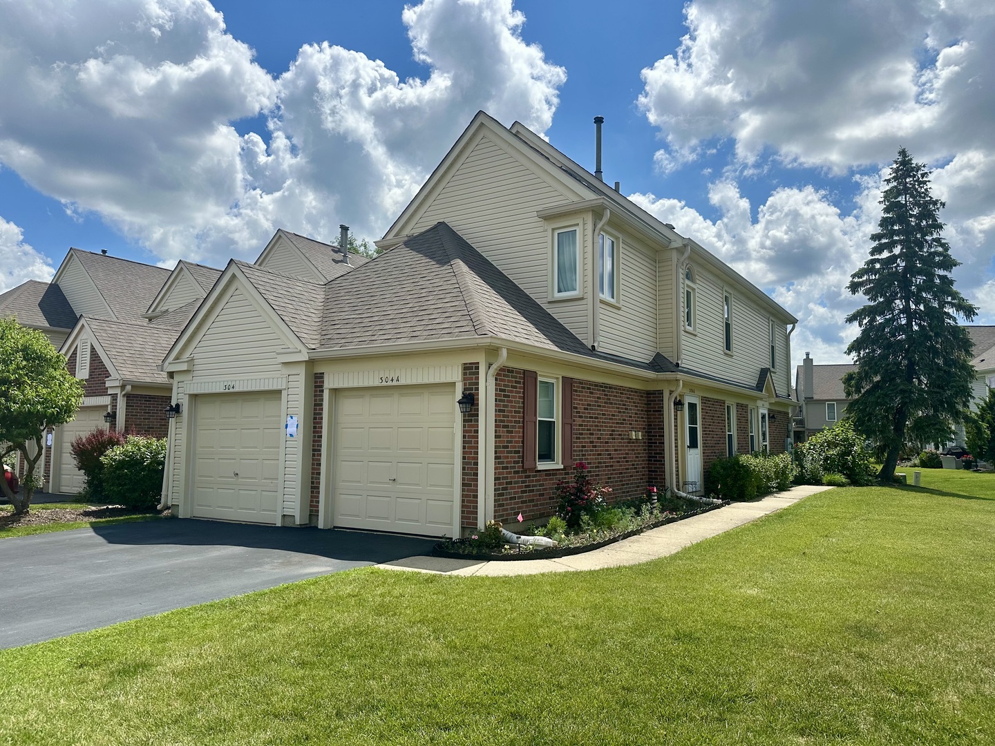 304 University Lane #5, Elk Grove Village, IL 60007