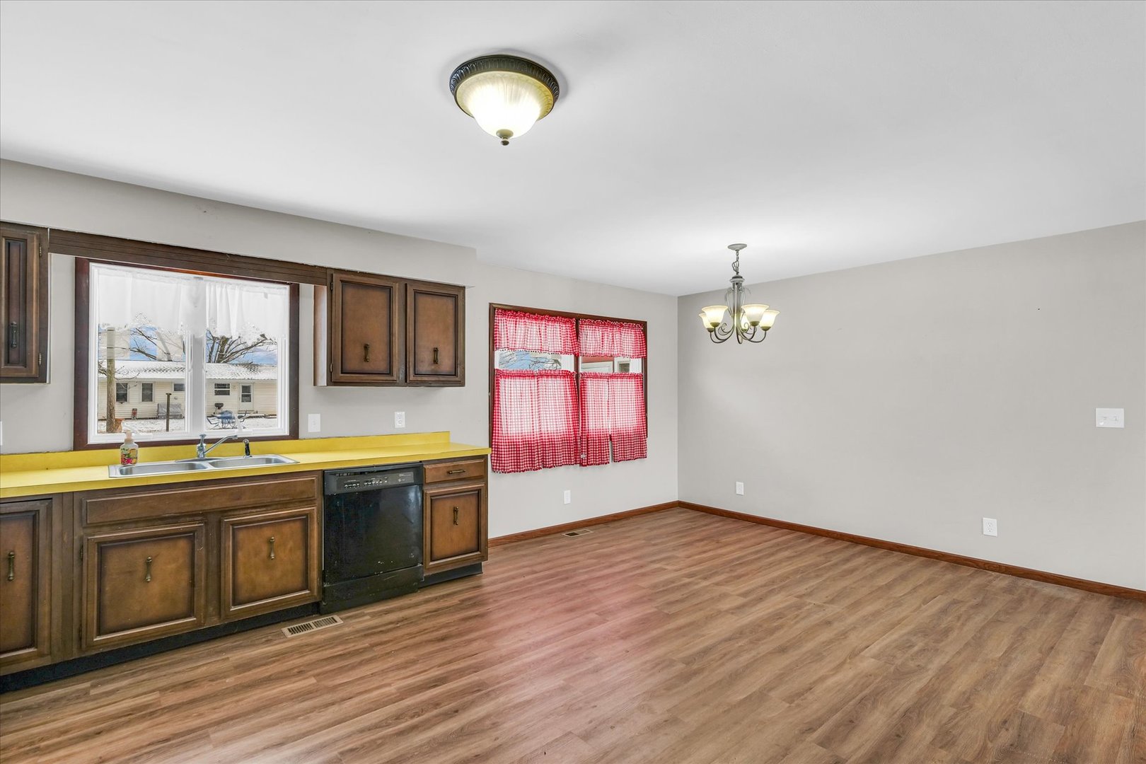 103 S Walnut Street, Arrowsmith, IL 61722