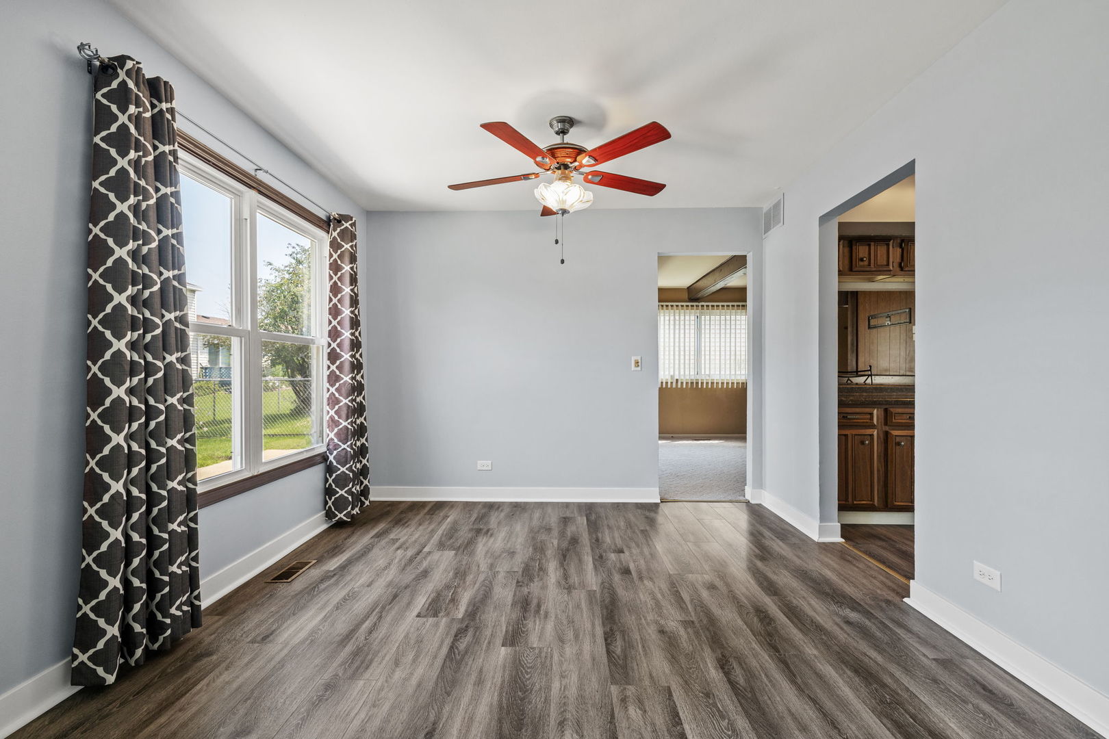 160 Brookside Drive, Glendale Heights, IL 60139