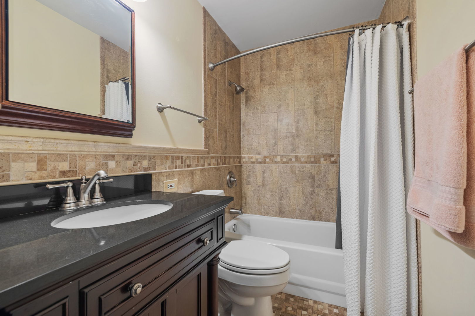 160 Brookside Drive, Glendale Heights, IL 60139