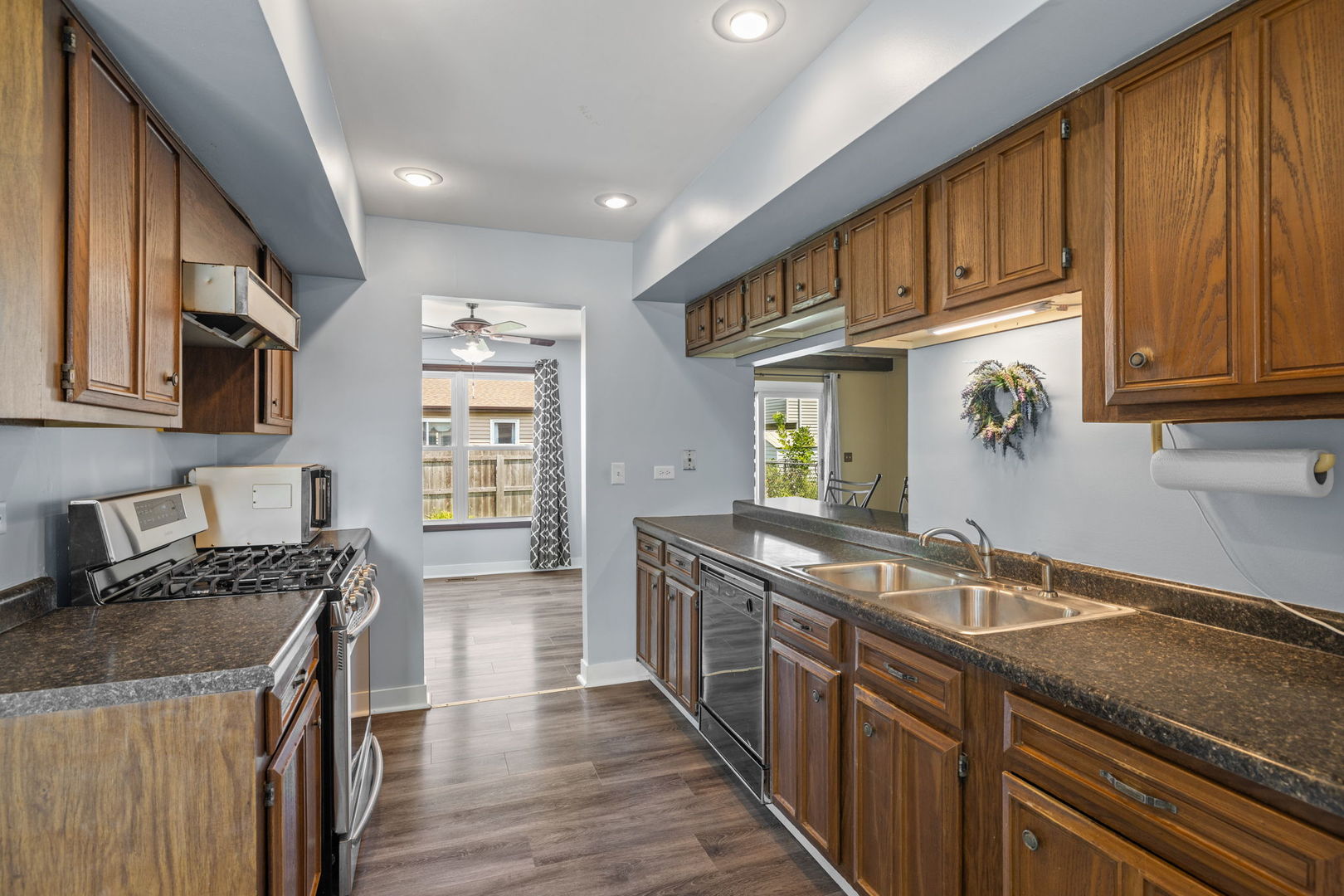 160 Brookside Drive, Glendale Heights, IL 60139