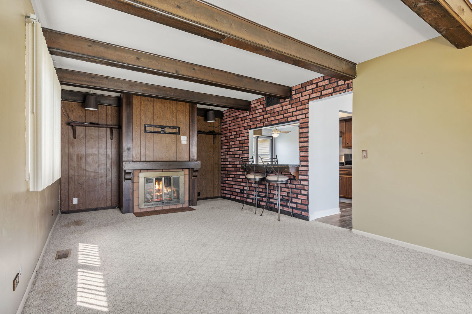 160 Brookside Drive, Glendale Heights, IL 60139