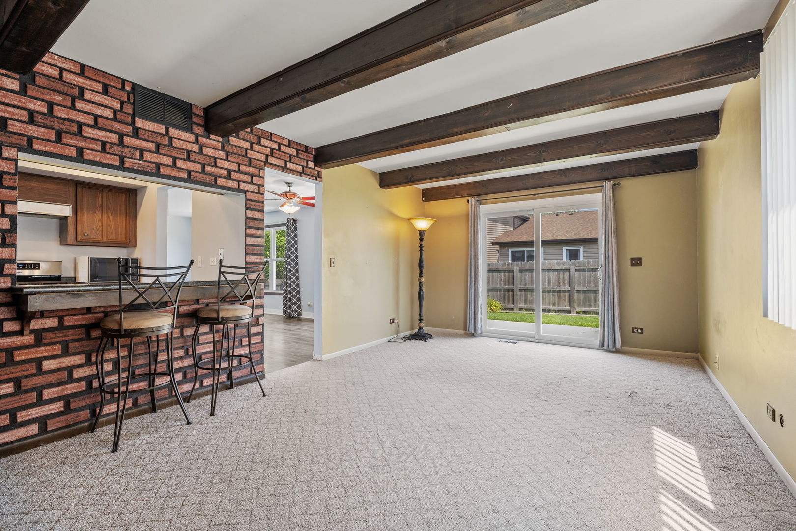 160 Brookside Drive, Glendale Heights, IL 60139