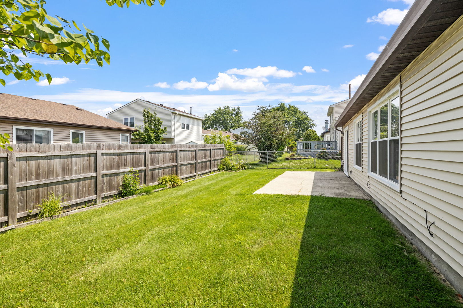 160 Brookside Drive, Glendale Heights, IL 60139