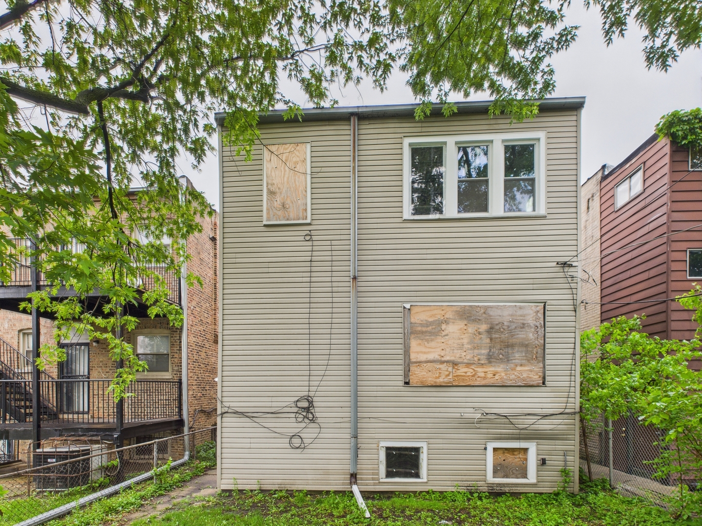 1019 N Leamington Avenue, Chicago, IL 60651