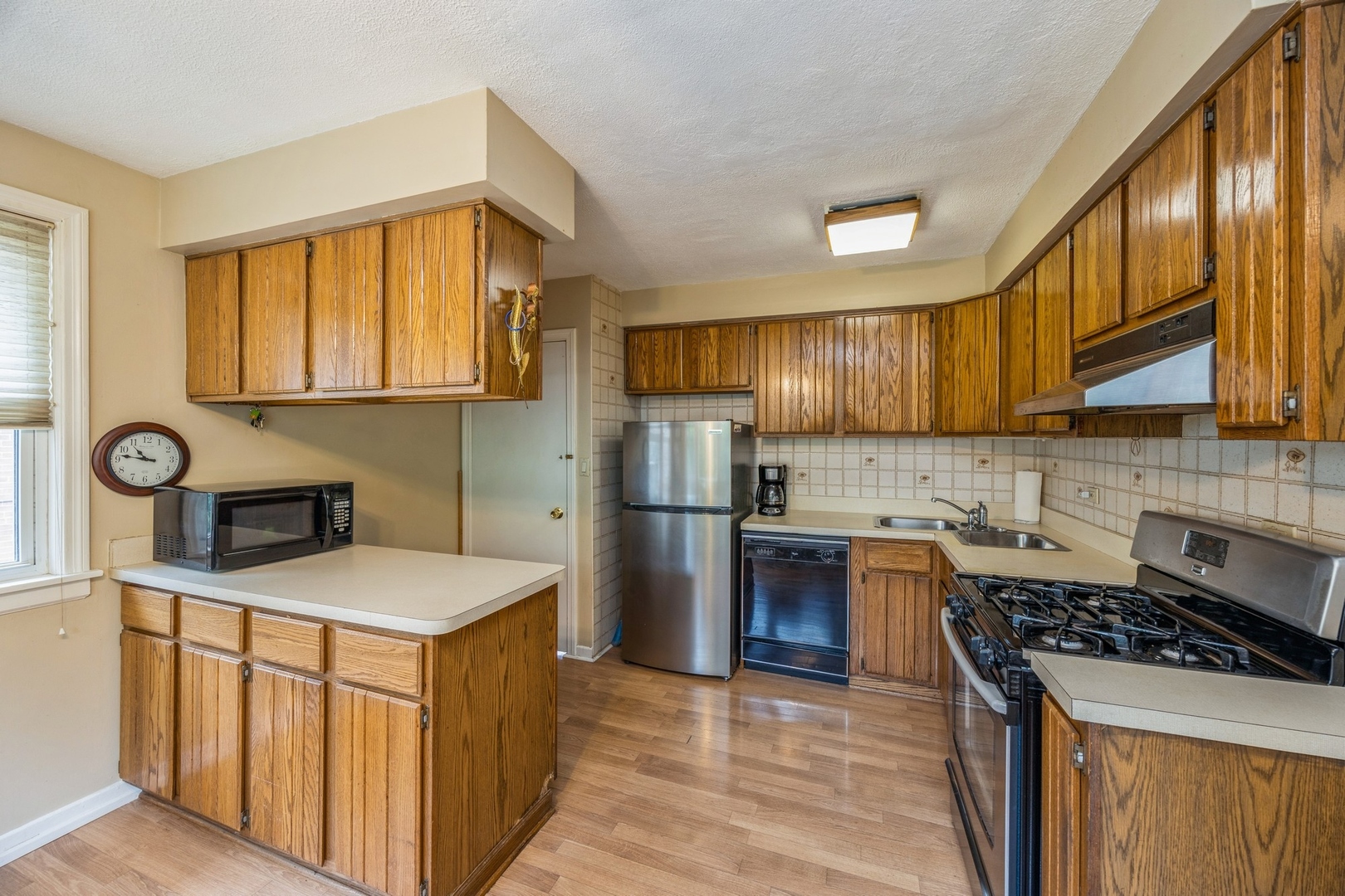 1900 Belleview Avenue, Westchester, IL 60154
