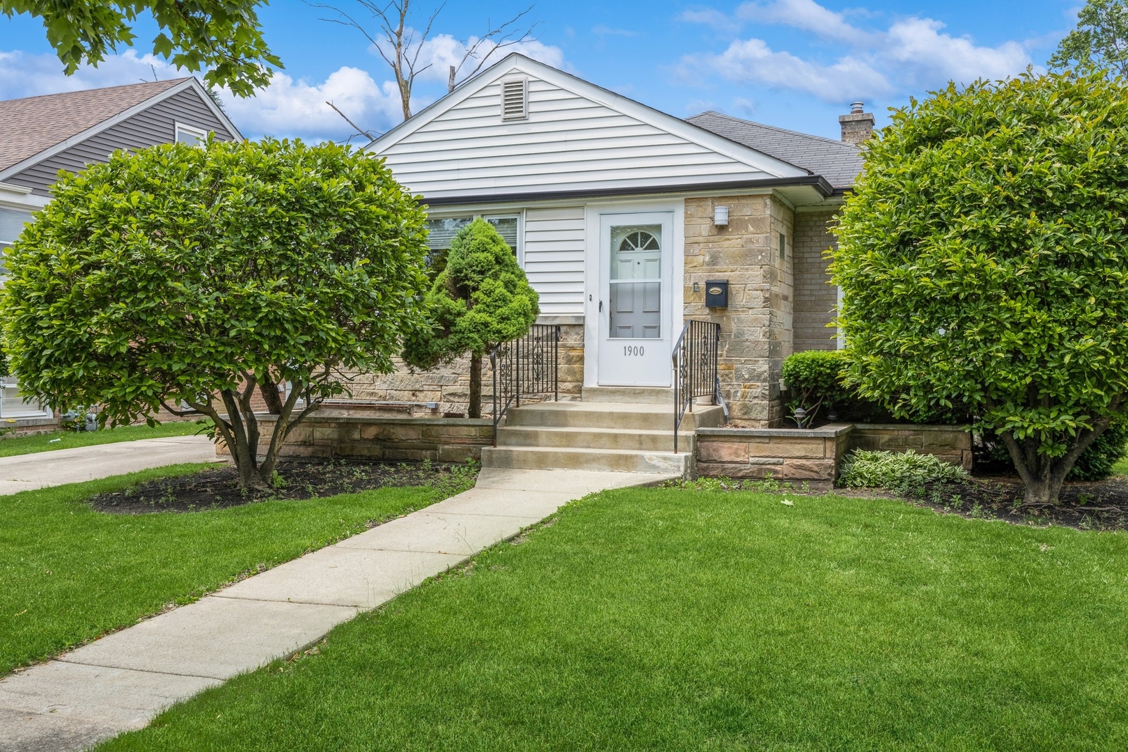 1900 Belleview Avenue, Westchester, IL 60154