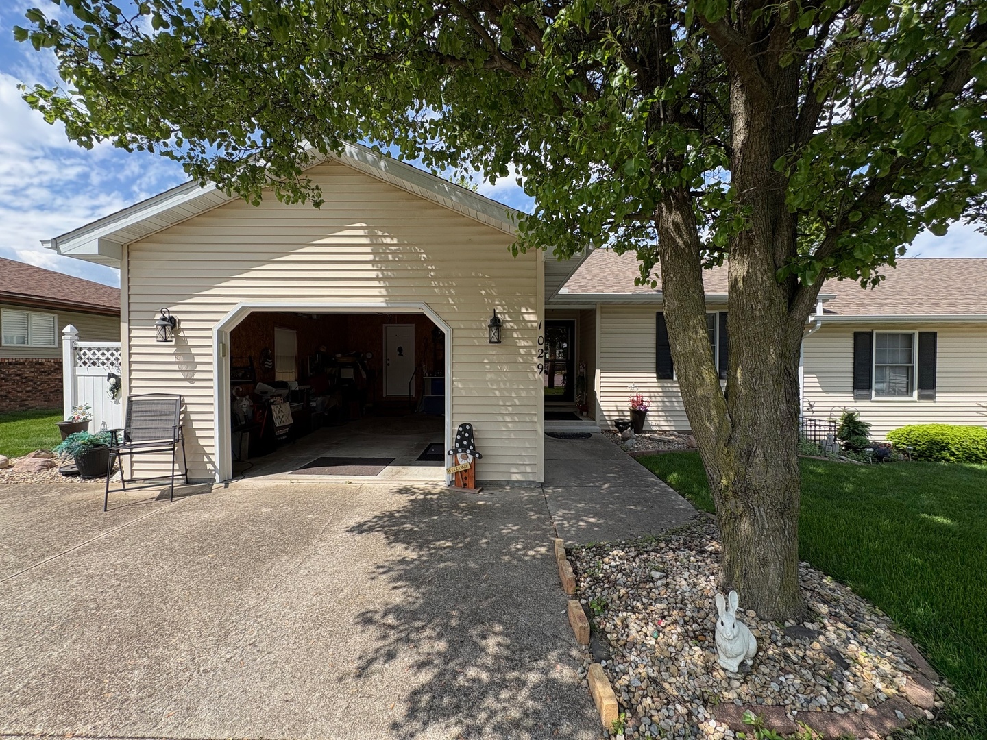 1029 Kleemann Drive #1029, Clinton, IL 61727
