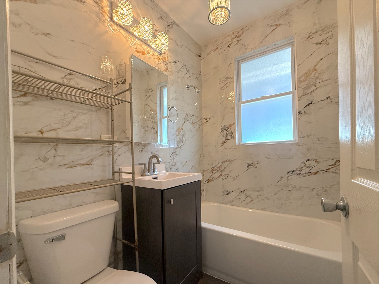 9413 S Prairie Avenue, Chicago, IL 60619