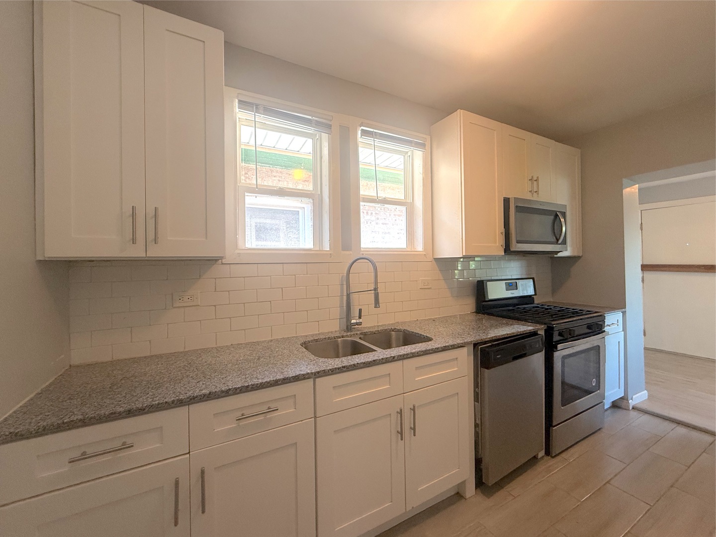 9413 S Prairie Avenue, Chicago, IL 60619
