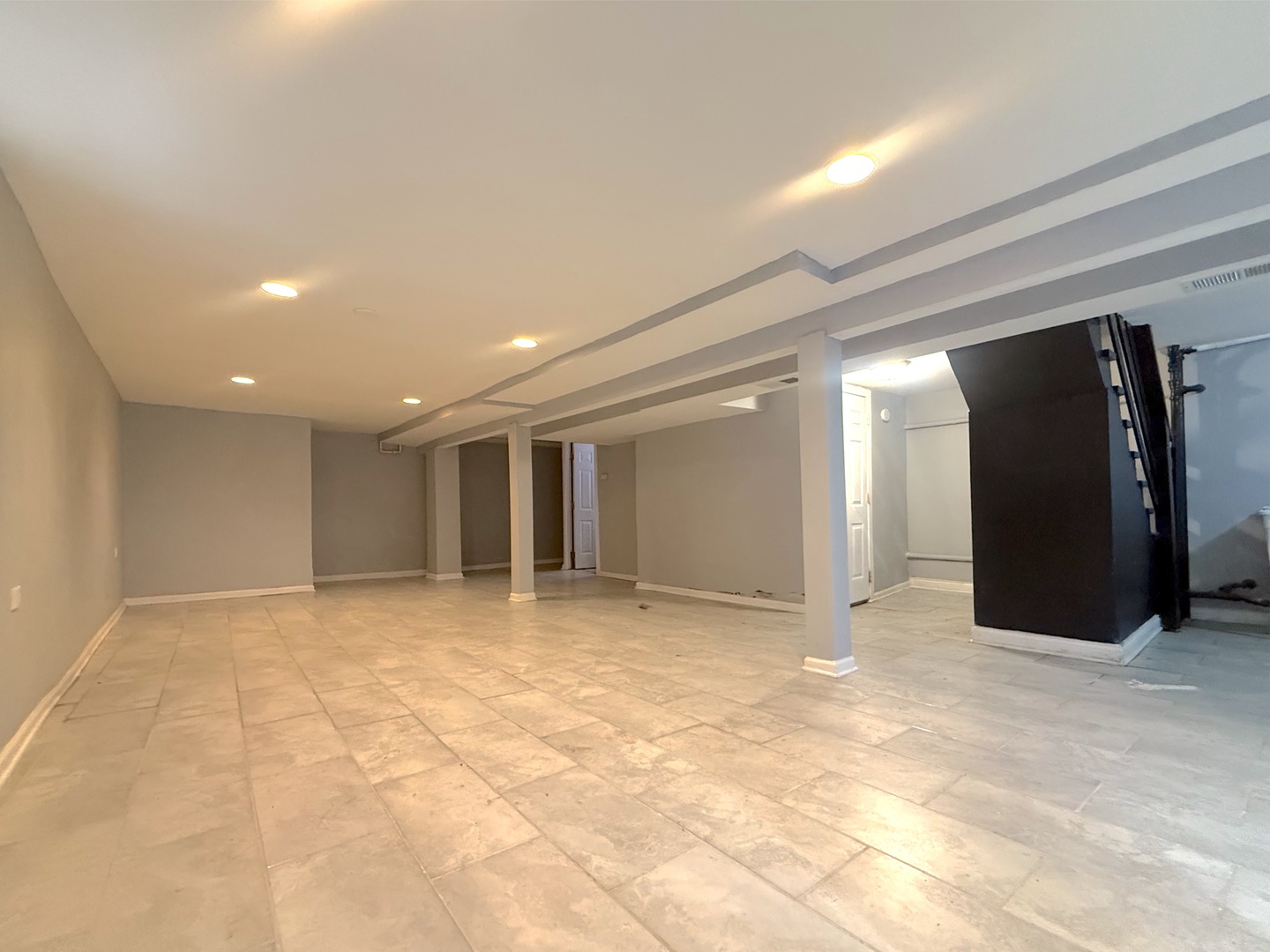 9413 S Prairie Avenue, Chicago, IL 60619