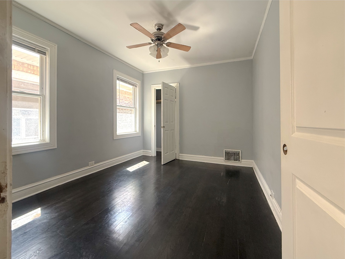 9413 S Prairie Avenue, Chicago, IL 60619