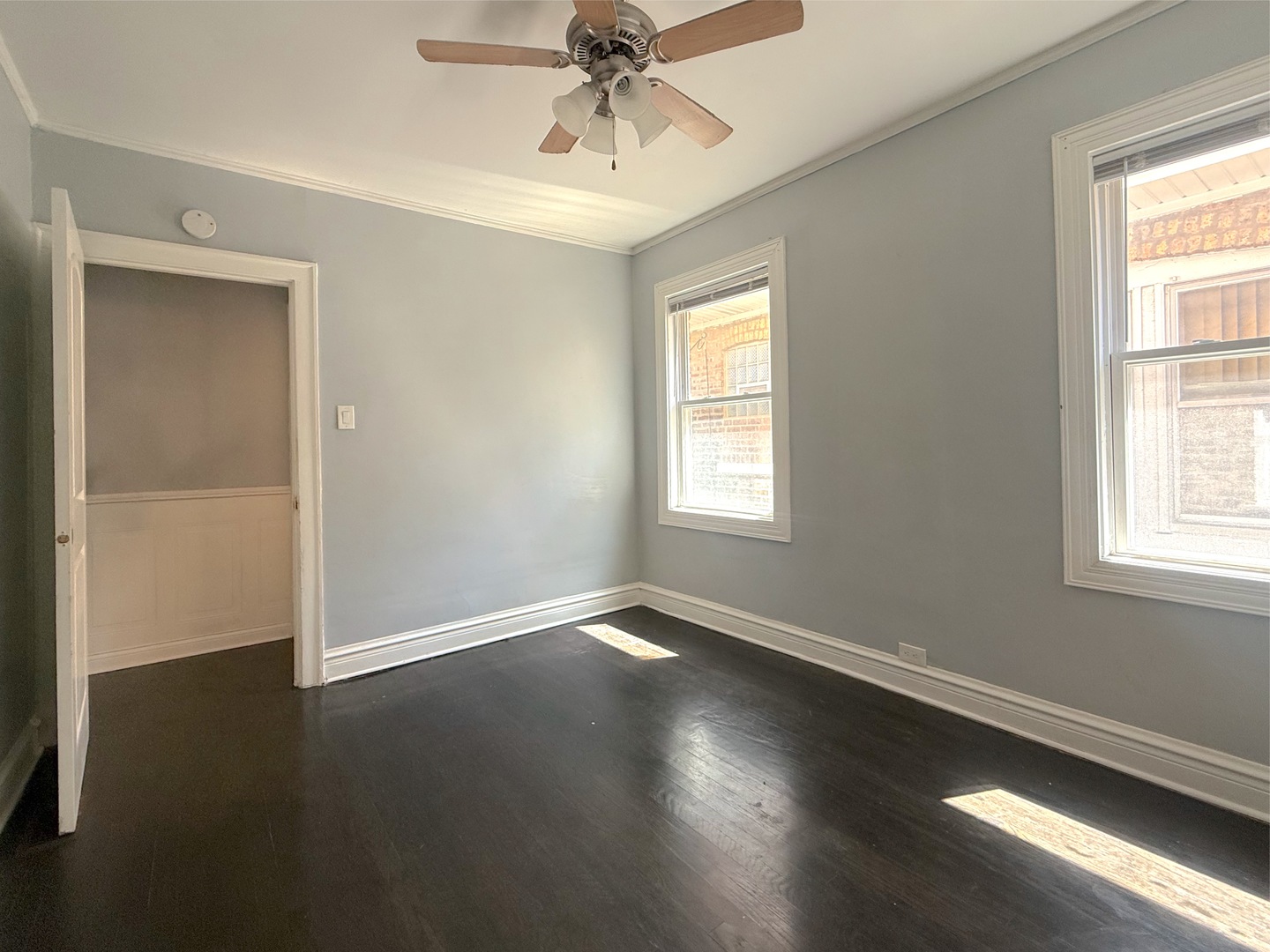 9413 S Prairie Avenue, Chicago, IL 60619
