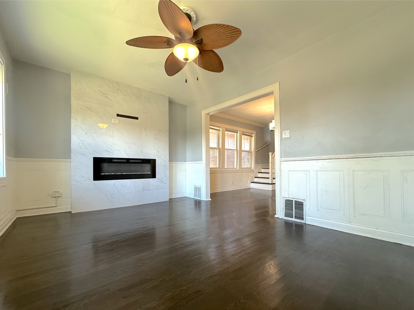 9413 S Prairie Avenue, Chicago, IL 60619
